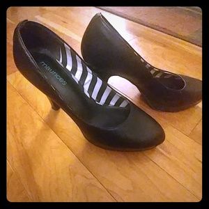 Women's black heels size 9M